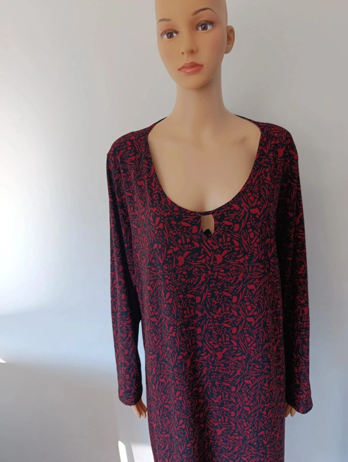 Vestido Inextenso 3XL preto e bordeaux estampado - Mangas compridas - Corte fluido tamanho grande – photo 3